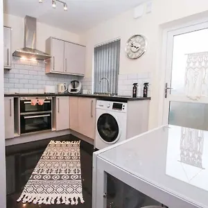 No25-luxe Living Guest House- 2 Bed-wifi-free Parking-city- Swansea